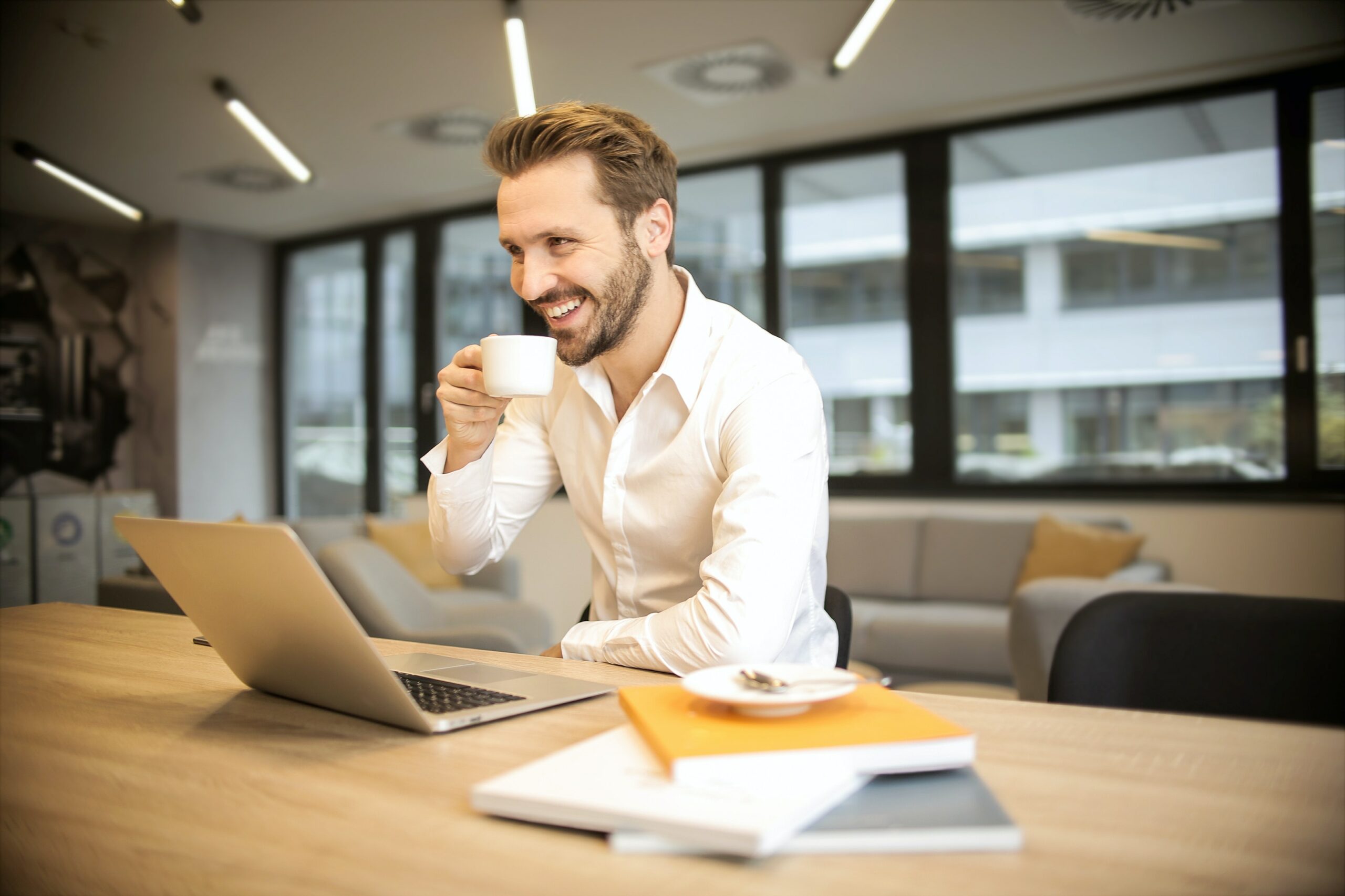 man-drinking-coffee